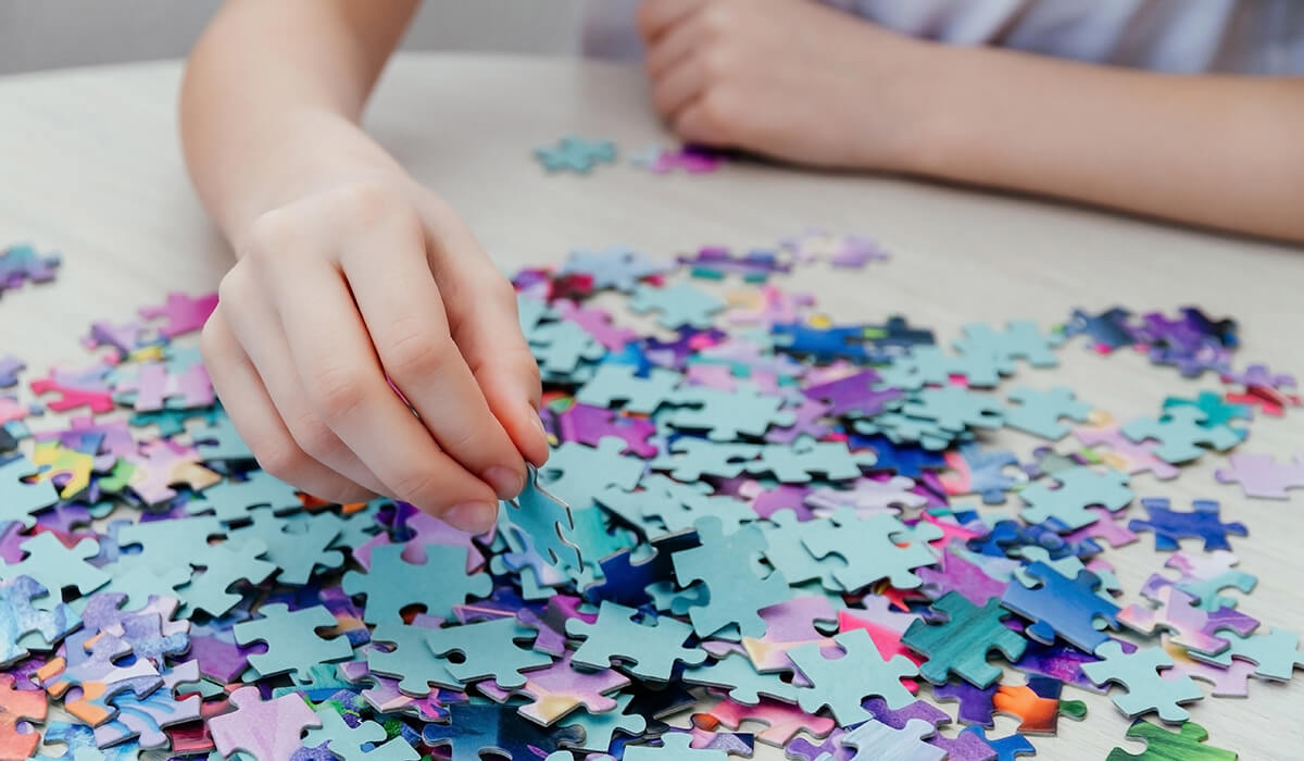 7 health benefits of doing jigsaw puzzles - Rest Less